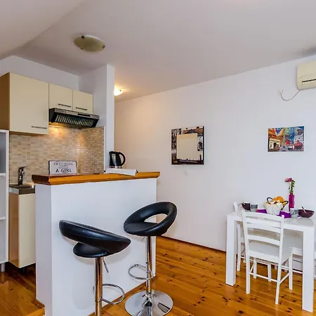 Orka - One-bedroom 2 Adults 1 Child شقة